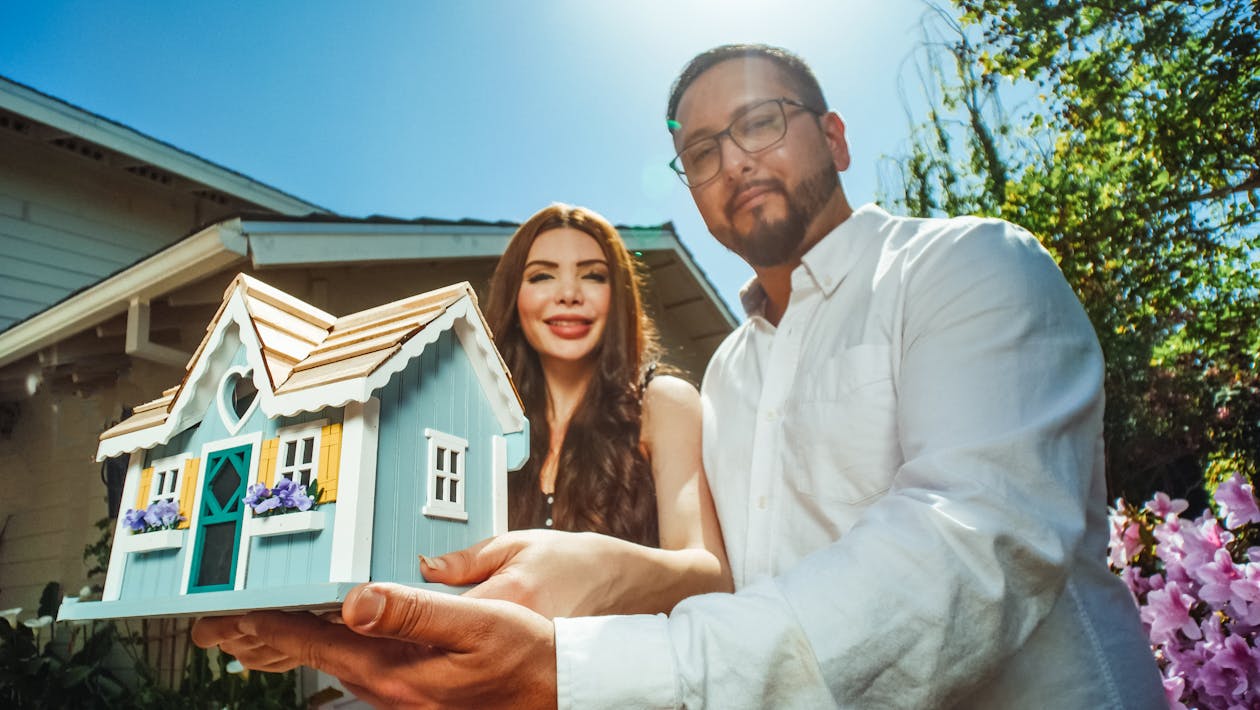 pareja_comprando_casa
