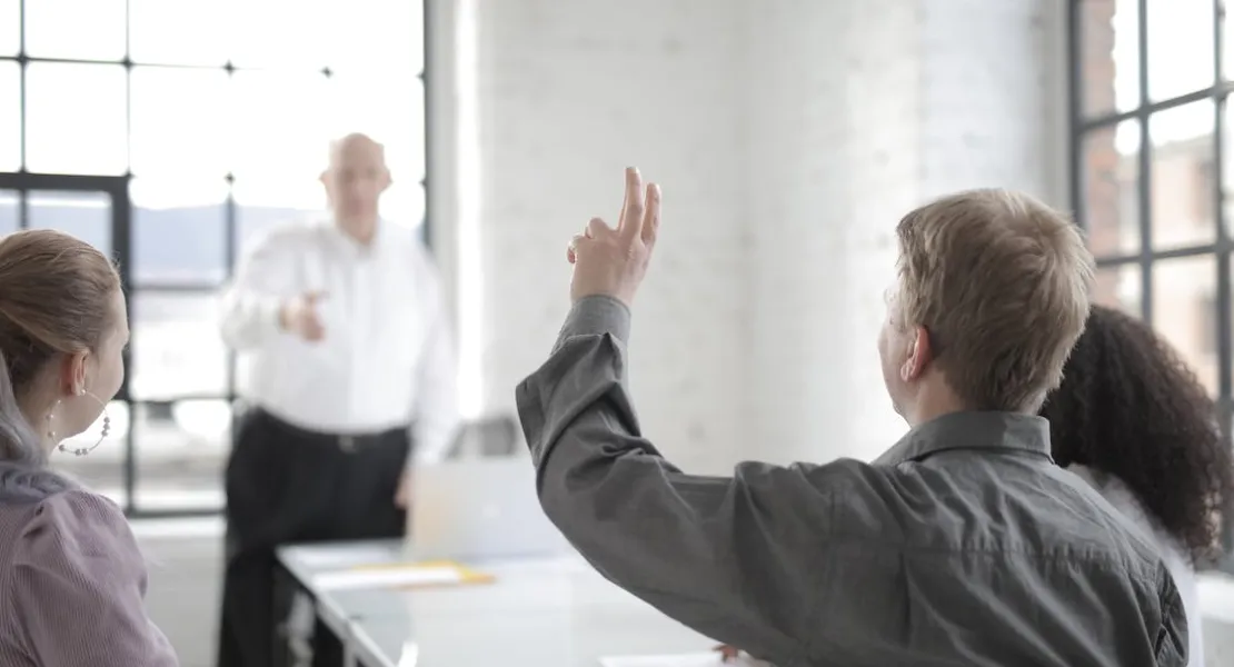 Personal participando en la evaluación 