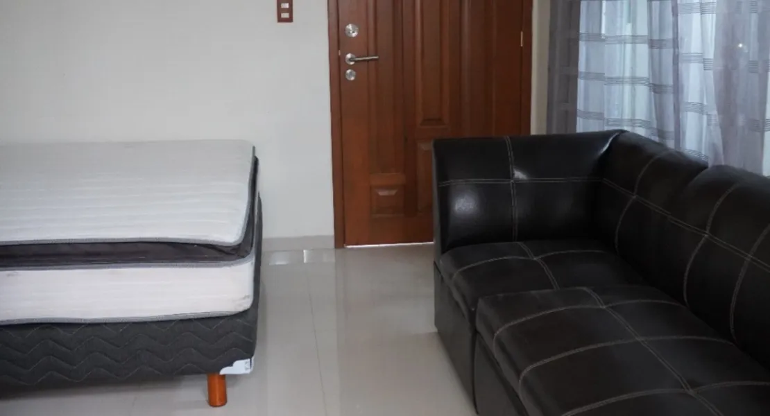 1 RECAMARA CON CAMA KING SIZE 