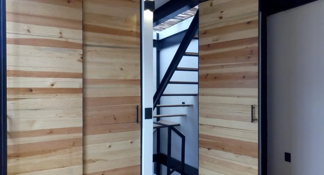 Las habitaciones cuentan con closet amplio, un ventanal para que la casa se mantenga fresca.