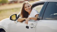 mujer_en_auto